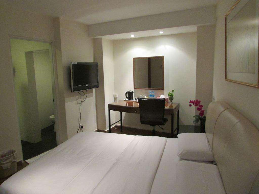 Amber Hotel Katong Singapore Exterior photo